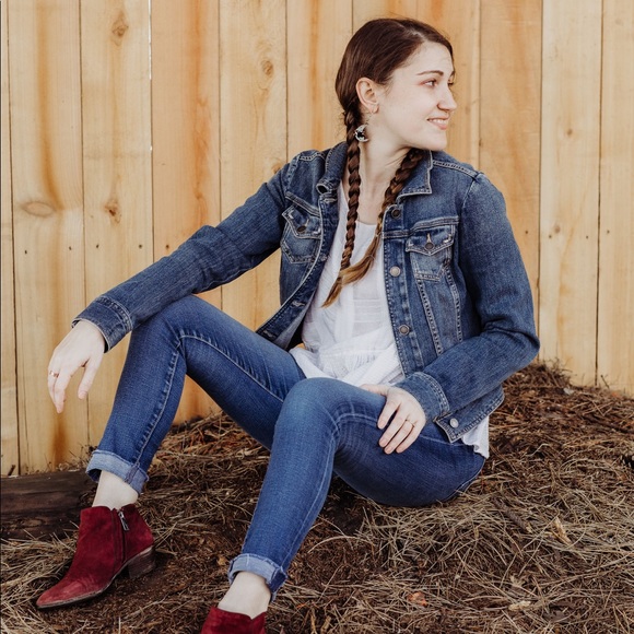 Meet Elle! - Picture 4 of 5